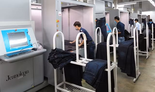 Le Vietnam exporte 65 millions de produits en denim chaque année ảnh 1