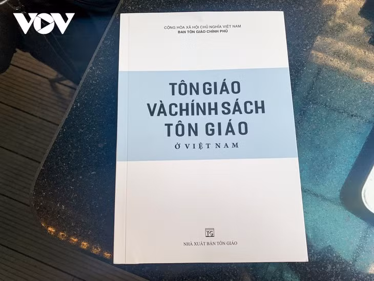 Un livre blanc sur la liberté de culte au Vietnam ảnh 1