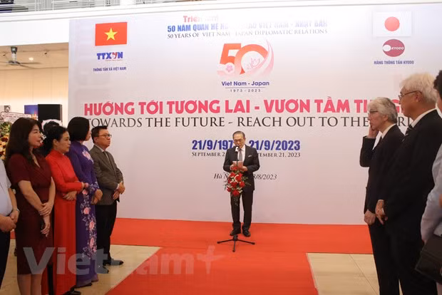 Exposition photographiques sur la coopération intégrale et multidisciplinaire entre le Vietnam et le Japon ảnh 3