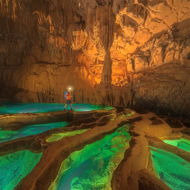 La beauté surréaliste du nouveau système de grottes à Quang Binh ảnh 1