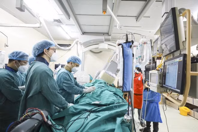 Le Vietnam maîtrise aujourd’hui les techniques cardiovasculaires les plus avancées ảnh 1