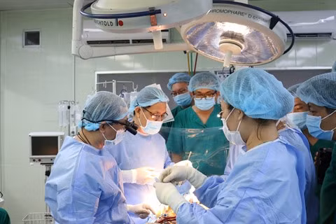 Gros succès pour une transplantation cardiaque à l'hôpital Cho Rây ảnh 1
