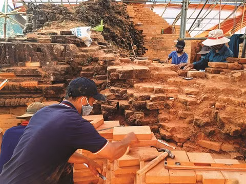 À My Son, des paysans attachés à la restauration du patrimoine ảnh 2