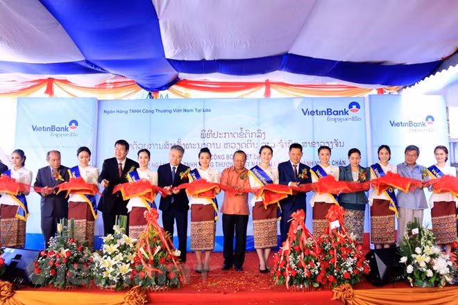 VientinBank Laos ouvre une succursale à Vientiane ảnh 1