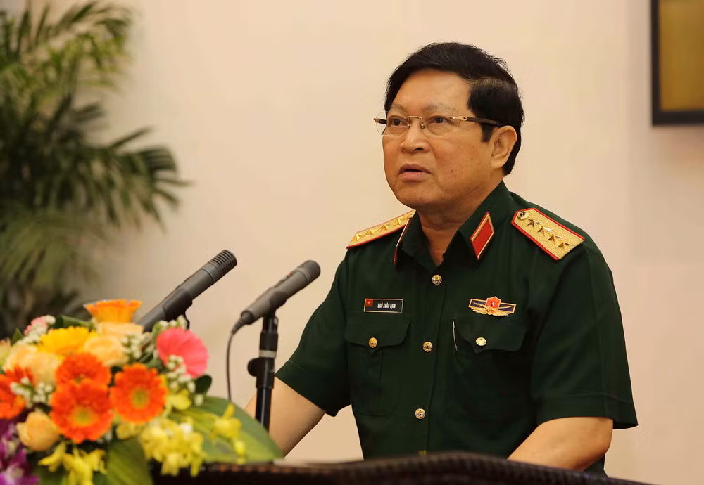 Le ministre de la Défense rencontre le chef d'état-major de l'armée de terre indienne ảnh 1