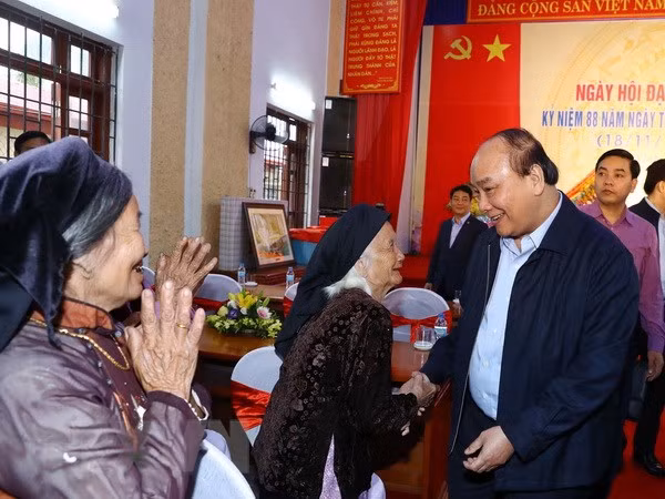 Le PM Nguyên Xuân Phuc assiste à la Fête de la grande union nationale de Bac Giang ảnh 1