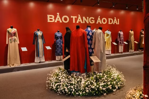 Ao dài, star de l’exposition «Espace du Patrimoine du Vietnam» ảnh 2 Ao dài, star de l’exposition «Espace du Patrimoine du Vietnam» ảnh 2