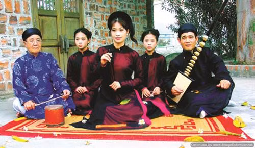 Hanoi donne une nouvelle jeunesse au ca trù, patrimoine culturel mondial ảnh 2 Hanoi donne une nouvelle jeunesse au ca trù, patrimoine culturel mondial ảnh 2