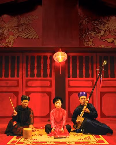 Hanoi donne une nouvelle jeunesse au ca trù, patrimoine culturel mondial ảnh 3 Hanoi donne une nouvelle jeunesse au ca trù, patrimoine culturel mondial ảnh 3