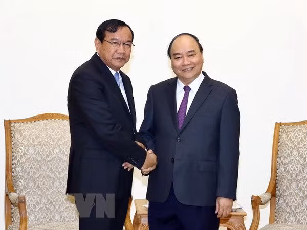 Le PM se félicite du développement des relations Vietnam-Cambodge ảnh 1