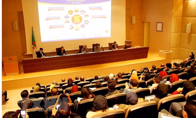 Le Vietnam participe à un colloque sur l’ASEAN en Algérie ảnh 1