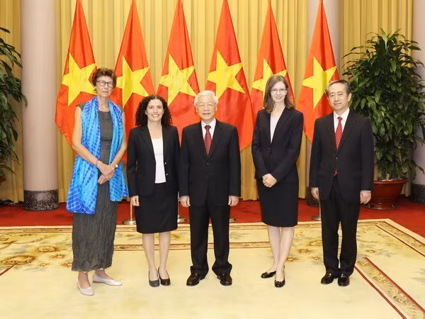 Le président Nguyen Phu Trong reçoit des ambassadeurs de différents pays ảnh 1 Le président Nguyen Phu Trong reçoit des ambassadeurs de différents pays ảnh 1