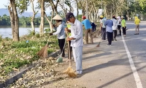 Huê : Un dimanche vert pour embellir la ville après le typhon Nuol ảnh 1