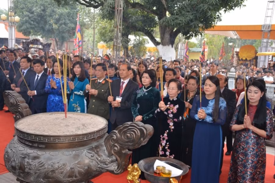 Célébration du 1977e anniversaire de l’insurrection des deux Soeurs Trung ảnh 1