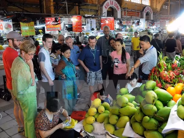 Ho Chi Minh-Ville attire un grand nombre de touristes étrangers durant le Têt ảnh 1