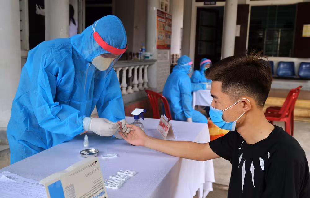  COVID-19 : le Vietnam dénombre deux nouveaux cas locaux ảnh 1