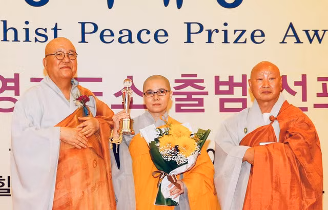 Une nonne vietnamienne reçoit le prix « Activité bénévole pour la paix mondiale » en R. de Corée ảnh 1 Une nonne vietnamienne reçoit le prix « Activité bénévole pour la paix mondiale » en R. de Corée ảnh 1