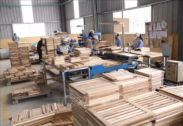 Pour bien exporter des objets en bois du Vietnam ảnh 2