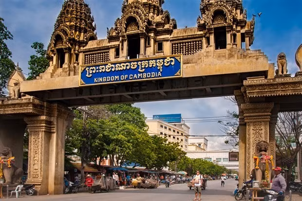 La Thaïlande envisage de développerle le commerce et les investissements au Cambodge ảnh 1