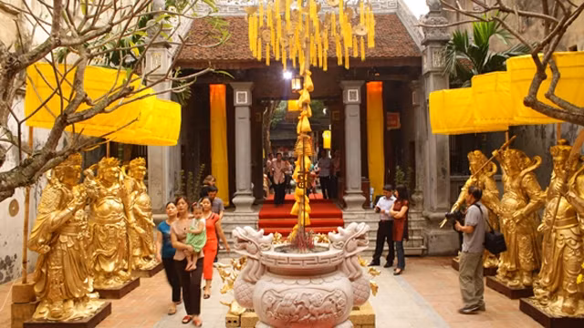Une fête traditionnelle dans l’ancien quartier de Hanoi ảnh 1