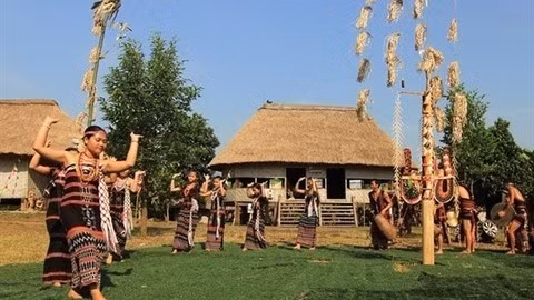 Le Village culturel et touristique des ethnies du Vietnam, une destination prisée ảnh 2