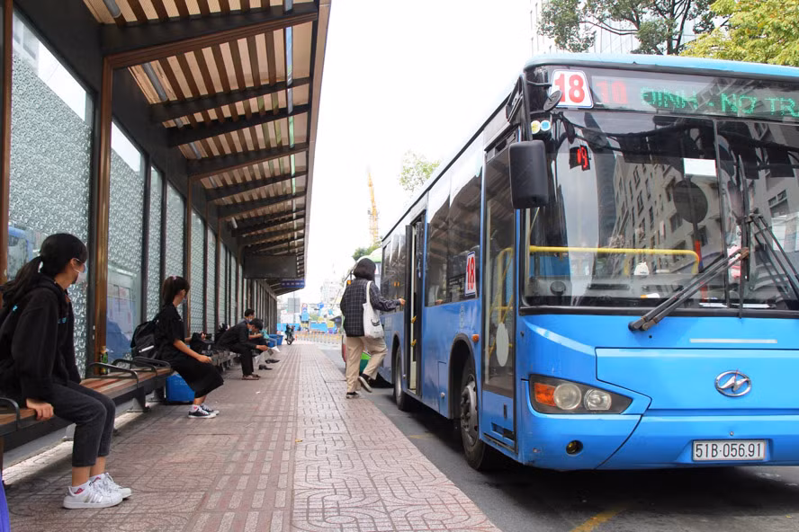 Hô Chi Minh-Ville développe des bus utilisant des sources d'énergie propres ảnh 2