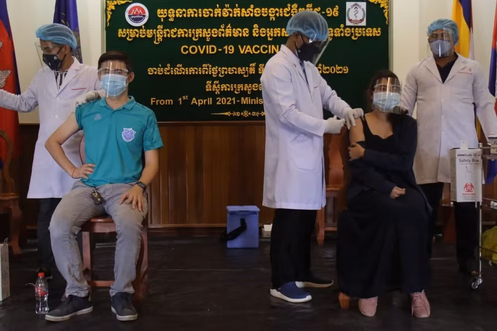 COVID-19: la Thaïlande autorise une réouverture de cinq types de commerce à Bangkok ảnh 2