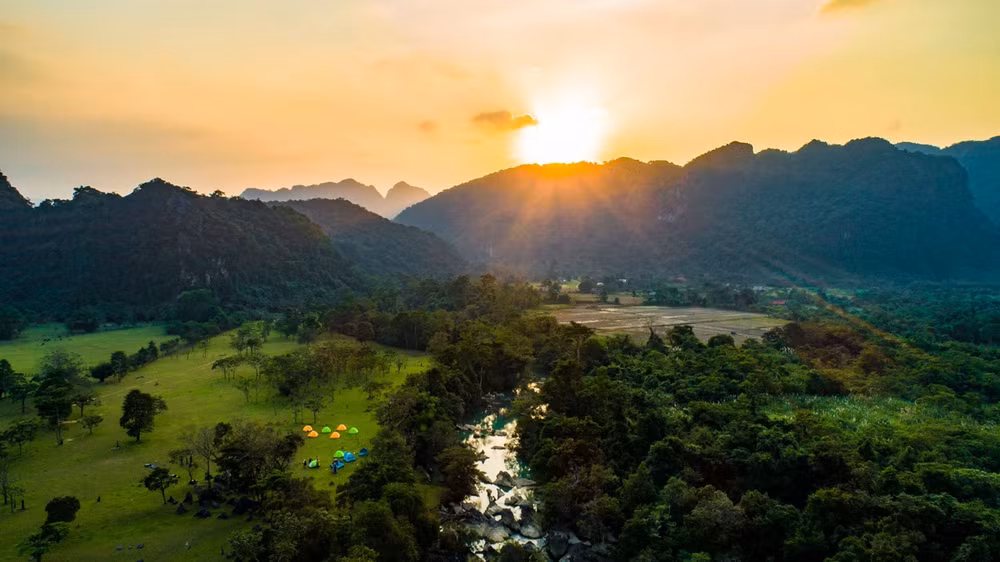 A la découverte de la nature immaculée dans le "Royaume des grottes" de Quang Binh ảnh 4