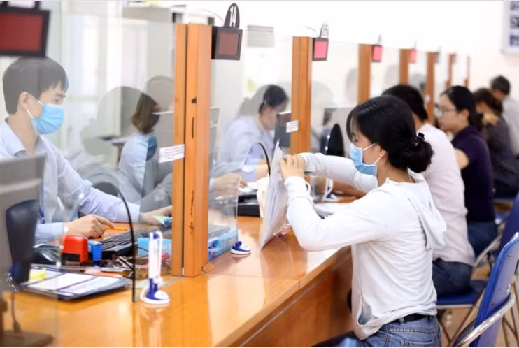 Le Covid-19 a entraîné une réduction de 1% du revenu par habitant au Vietnam ảnh 1