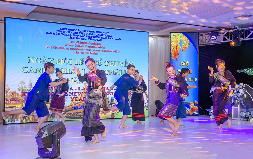 Le Nouvel an traditionnel du Cambodge, du Laos et de la Thaïlande fêté à Vung Tau ảnh 1
