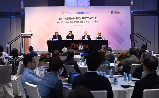 Une table ronde souligne l’importance de l’ASEAN pour façonner un ordre mondial fondé sur des règles ảnh 1