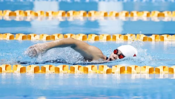 La nageuse Vi Thi Hang remporte sa 2e médaille aux 4es Jeux paralympiques asiatiques ảnh 1