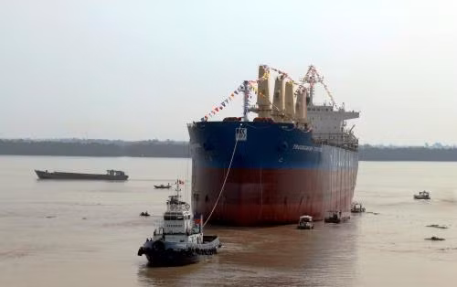 Mise à flot d’un navire de 56.200 DWT ảnh 1