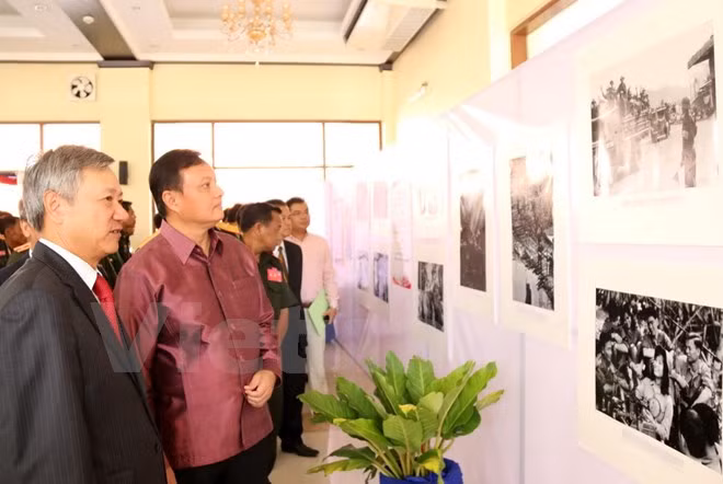 Exposition «La piste légendaire Hô Chi Minh au Laos durant la période 1961-1975» à Savannakhet ảnh 1