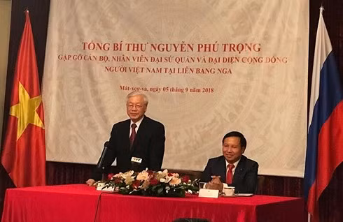 Le secrétaire général du PCV visite l'ambassade vietnamienne à Moscou ảnh 1