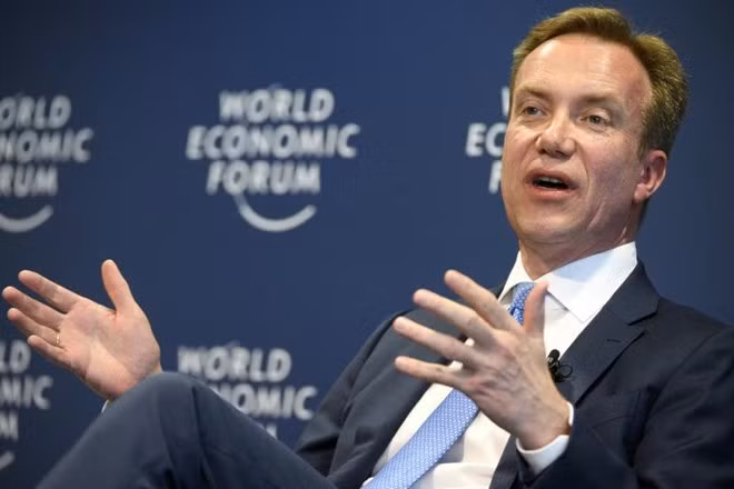 Le président du WEF apprécie les réalisations technologiques de l’ASEAN ảnh 1