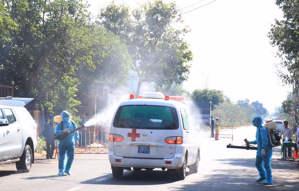 COVID-19: le Vietnam a détecté le 48e cas d’infection ảnh 1