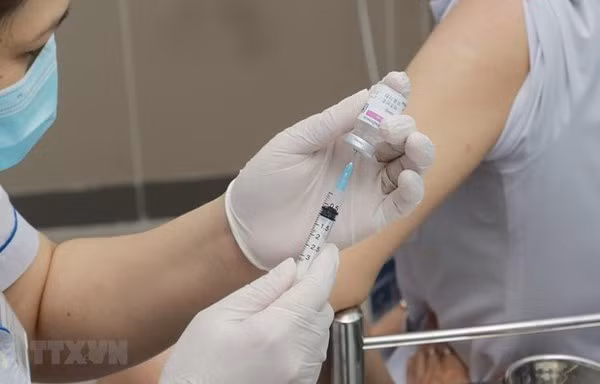 COVID-19 : plus de 1.300 nouveaux cas détectés ce mercredi ảnh 1