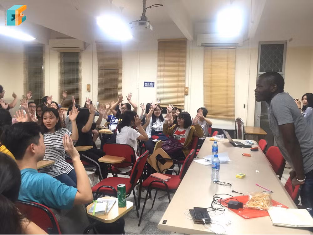 Cours de français à but non lucratif du club “Espace francophone” de l'ULEI ảnh 2