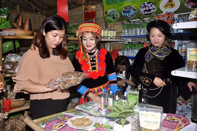Une foire promeut les spécialités locales à Hanoï ảnh 2
