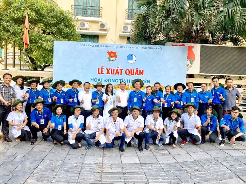 Les jeunes de Hanoï lancent des activités de volontariat au Laos ảnh 1