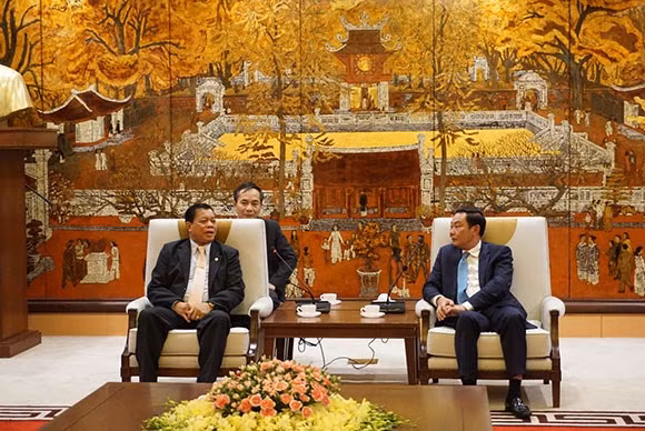 La coopération entre les polices de Hanoi et de Vientiane de plus en plus efficace ảnh 1