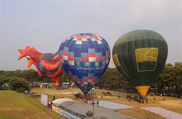 Le festival international de montgolfière de Huê attire l'attention du public ảnh 1 Le festival international de montgolfière de Huê attire l'attention du public ảnh 1