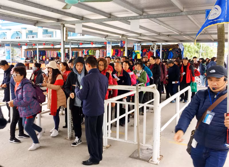 Nouvel An : Quang Ninh accueille 200.000 touristes pendant les jours fériés ảnh 1