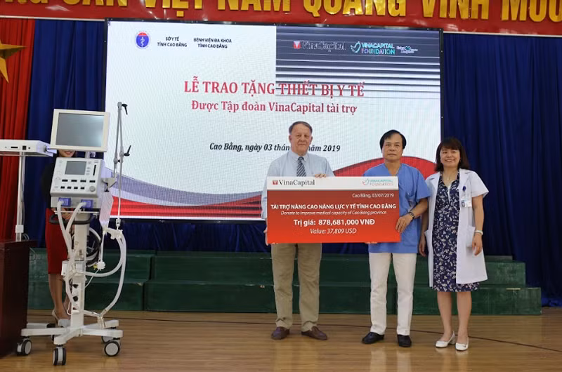 VinaCapital offre d'équipements médicaux à deux provinces montagneuses du nord ảnh 1