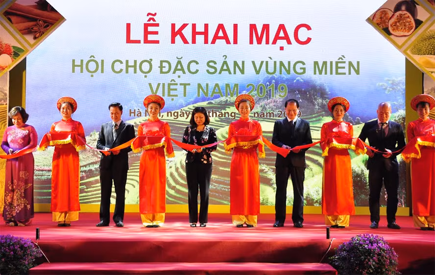 Une foire promeut les spécialités locales à Hanoï ảnh 1 Une foire promeut les spécialités locales à Hanoï ảnh 1