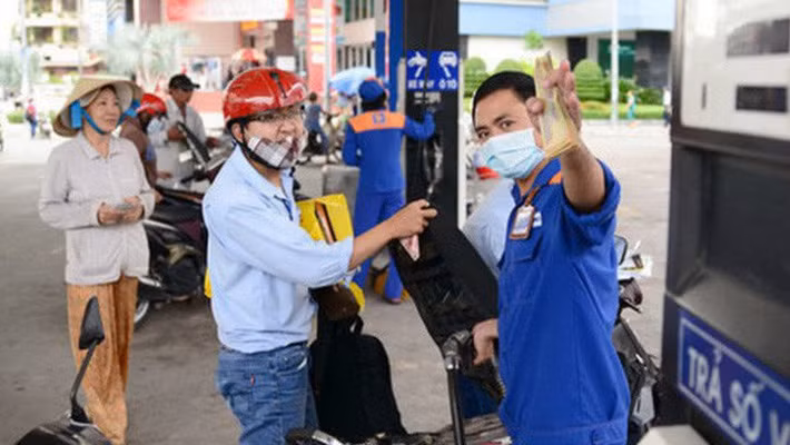 Troisième baisse consécutive des prix des carburants ảnh 1 Troisième baisse consécutive des prix des carburants ảnh 1