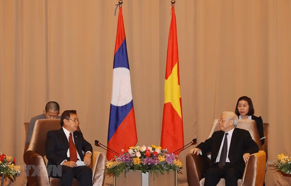 Le dirigeant Nguyên Phu Trong reçoit le président du Front d’édification nationale du Laos ảnh 1
