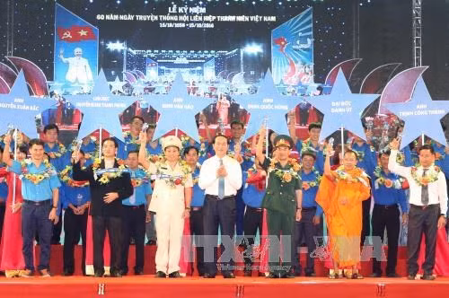 60e anniversaire de la Journée traditionnelle de la Fédération de la Jeunesse du Vietnam ảnh 2 60e anniversaire de la Journée traditionnelle de la Fédération de la Jeunesse du Vietnam ảnh 2