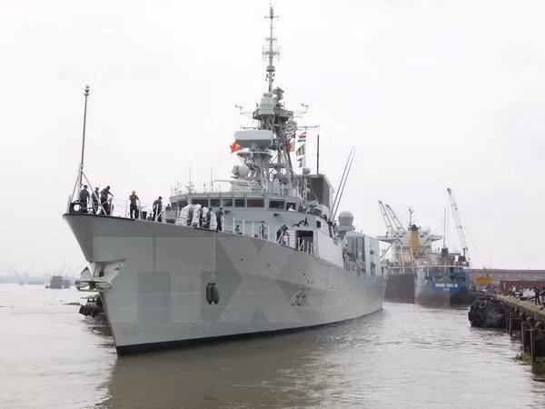Un navire de la Marine royale canadienne en visite à Ho Chi Minh-Ville ảnh 1